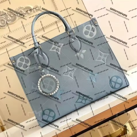 ONTHEGO 女性設計師包，手提包／肩背包／斜背包／後背包，黑色浮雕字母與花卉圖案